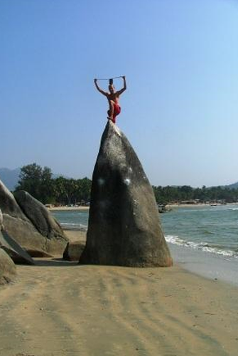 Haizahnboulder am Palolem Beach.
