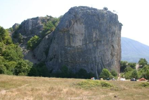 Der Rote Felsen (Krasnui Kamen) ist das beliebteste Sportklettergebiet bei Russen und Ukrainern, da man direkt daneben zelten kann.